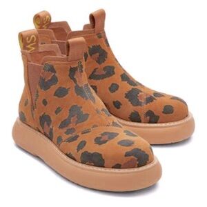 Women’s Toms Mallow Chelsea Boot in animal print.